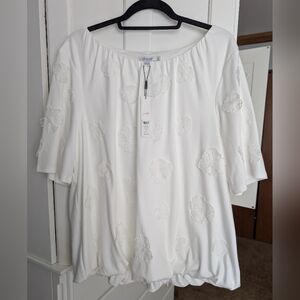 Chico's White Women's Bubble Hem Tshirt w/ Floral Applique - NWT!